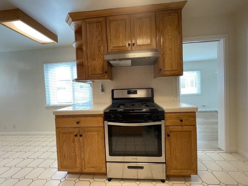 2050 Mcnab Ave - Photo 7 of 26