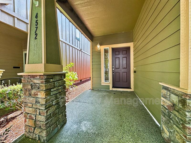 4572 Se Olivewood St - Photo 3 of 28