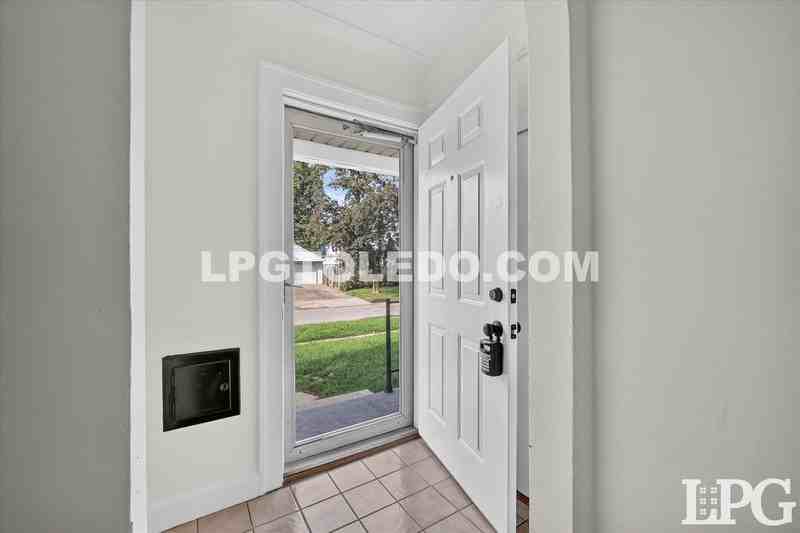 1467 Craigwood Rd - Photo 4 of 34