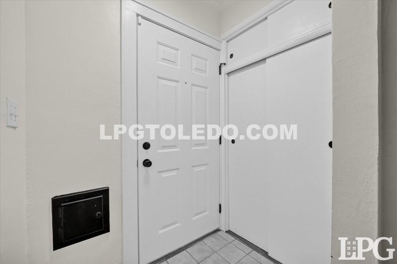 1467 Craigwood Rd - Photo 5 of 34