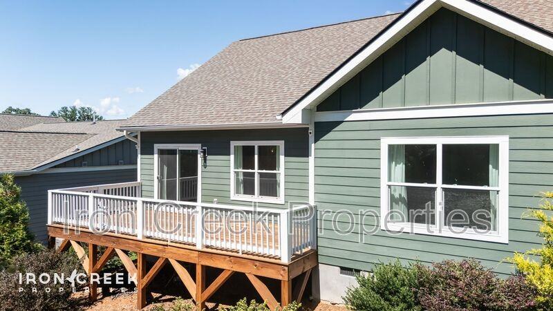 17 Woodbridge Park Dr - Photo 5 of 33