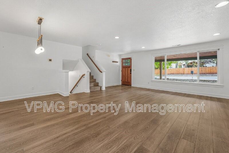 16704 Ne 29th Ave - Photo 4 of 45