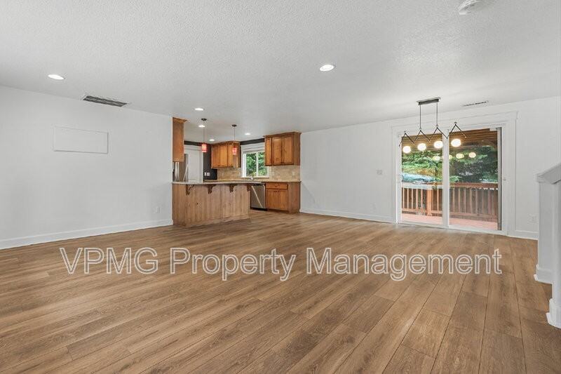 16704 Ne 29th Ave - Photo 5 of 45