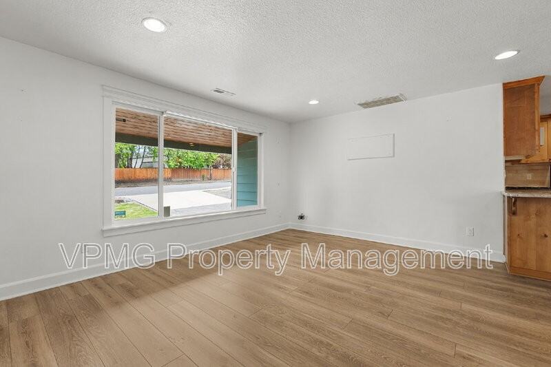 16704 Ne 29th Ave - Photo 7 of 45