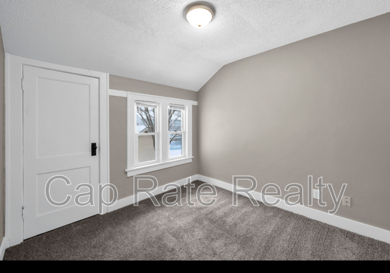 1476 N 6th St - Photo 5 of 34