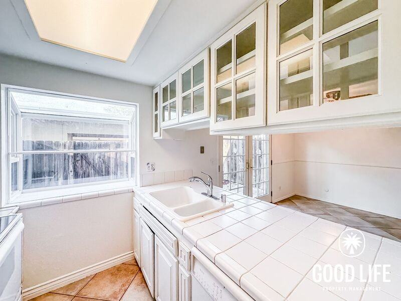7887 Rancho Fanita Dr #B - Photo 4 of 20