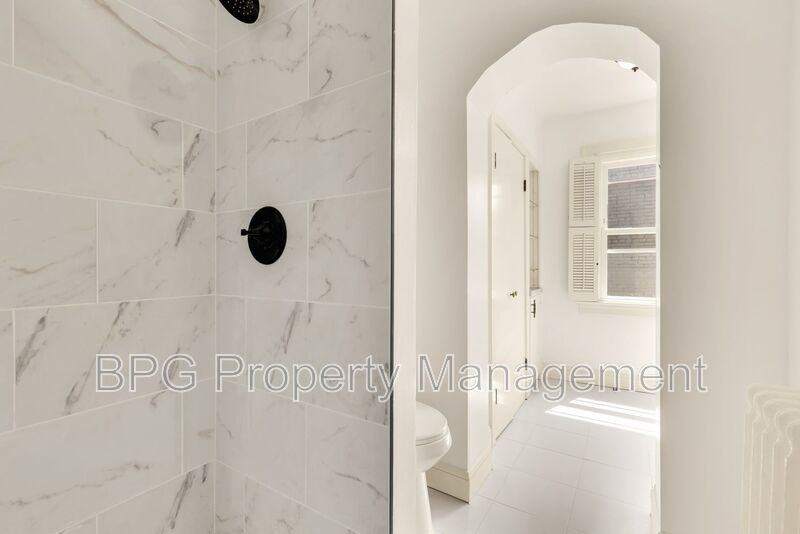 1302 S St Nw - Photo 3 of 41