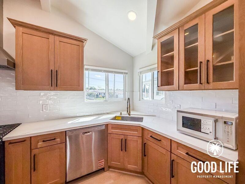 18361 Delaware St - Photo 3 of 27