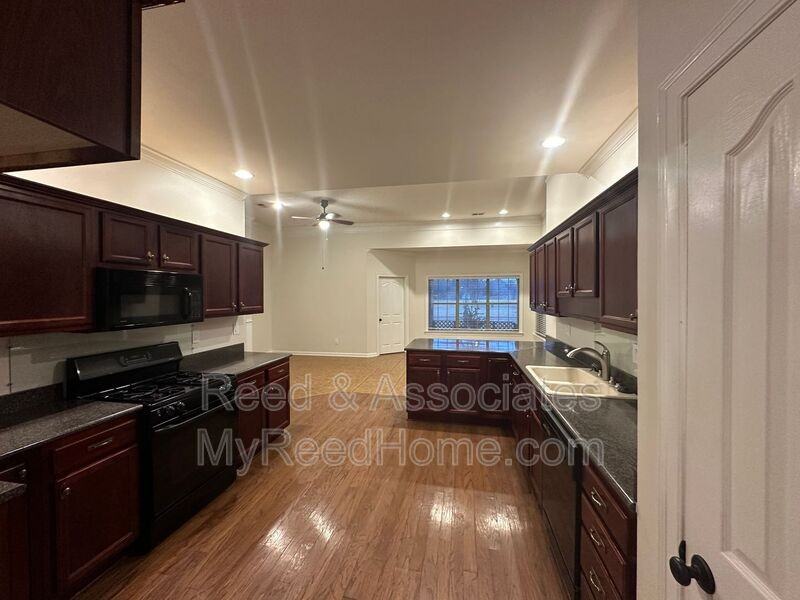 7161 Lauren Ln - Photo 4 of 12