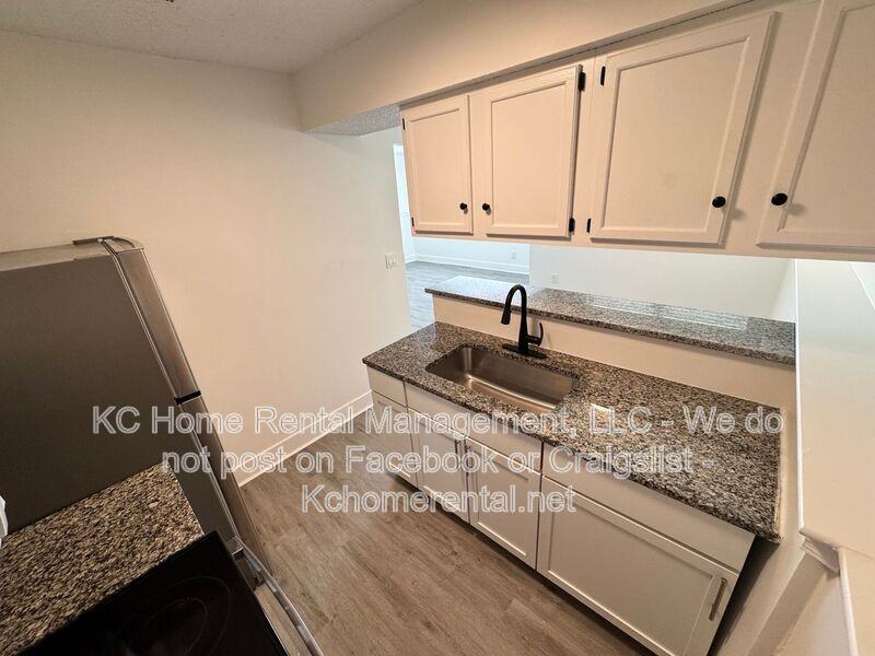 300 Osage St #E - Photo 3 of 13