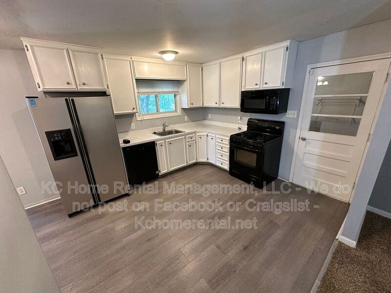 6134 Glenwood Ave - Photo 4 of 31