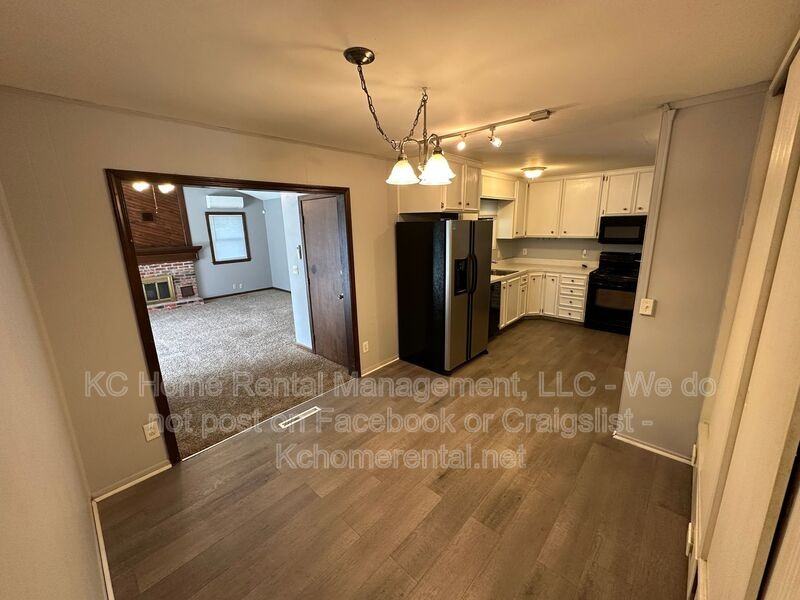 6134 Glenwood Ave - Photo 6 of 31