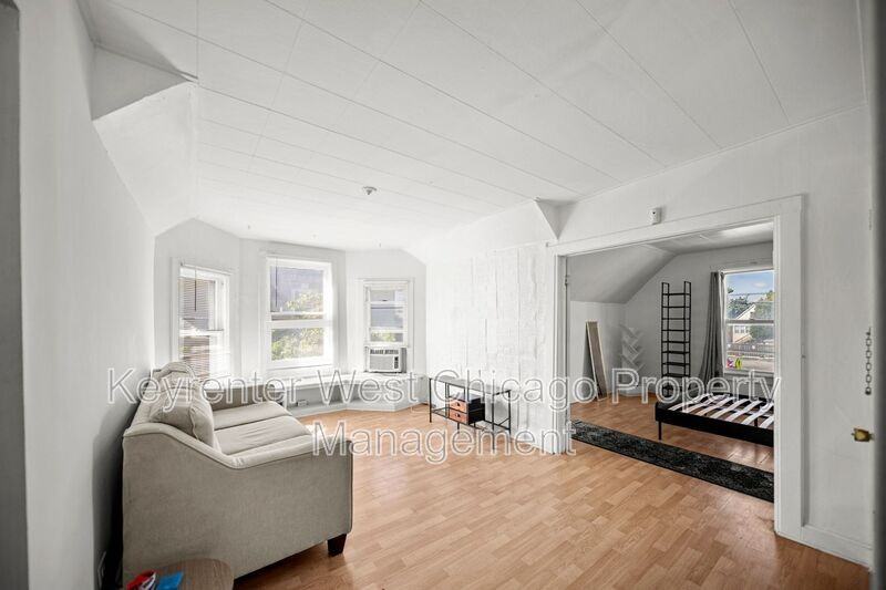 4511 N Pulaski Rd #2 - Photo 4 of 13