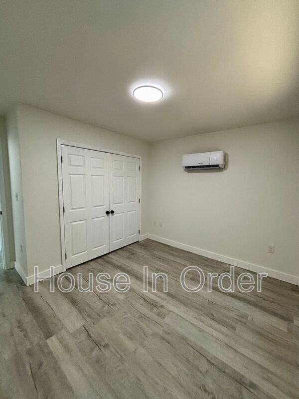 215 Cowan St - Photo 5 of 14