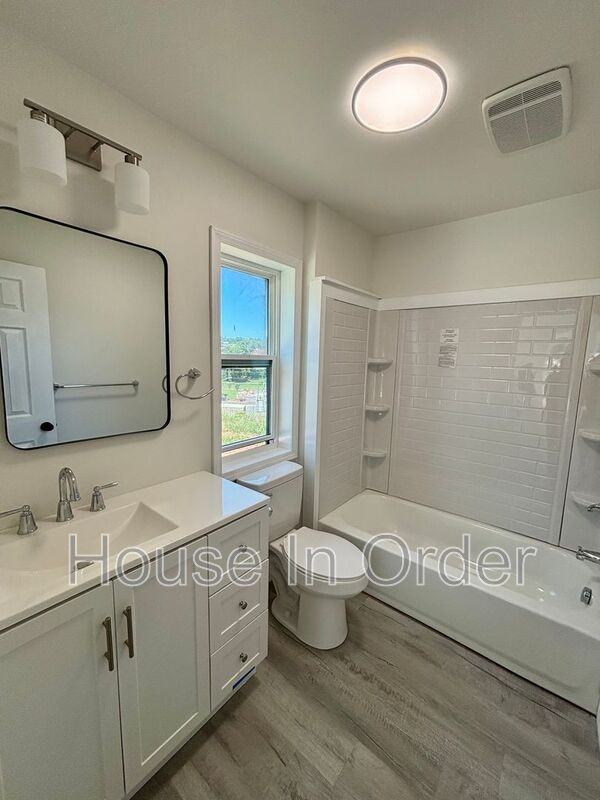 215 Cowan St - Photo 7 of 14