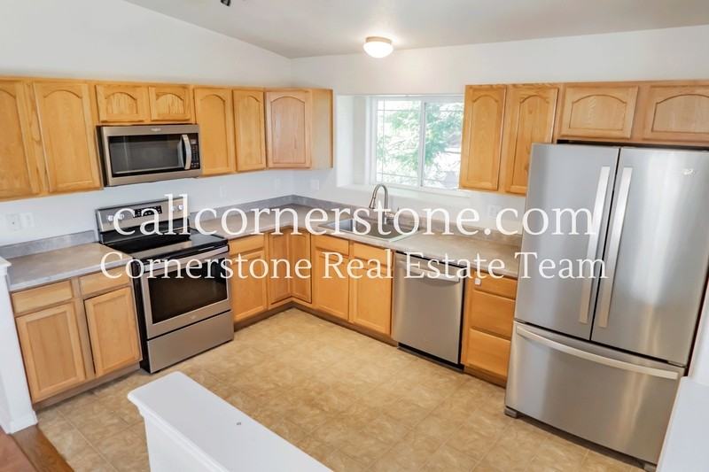 1415 Madison Ridge Hts - Photo 3 of 15