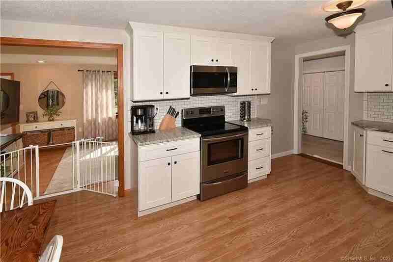 281 Abbe Rd - Photo 3 of 34
