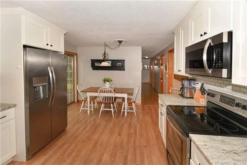 281 Abbe Rd - Photo 4 of 34