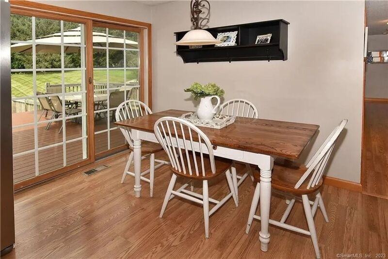 281 Abbe Rd - Photo 5 of 34