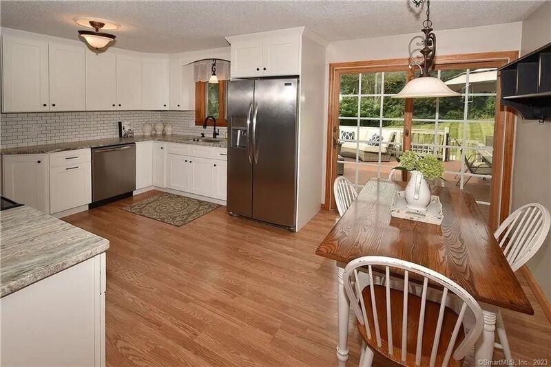 281 Abbe Rd - Photo 6 of 34