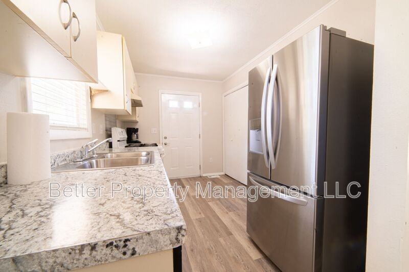 239 Luciano Ave - Photo 4 of 25
