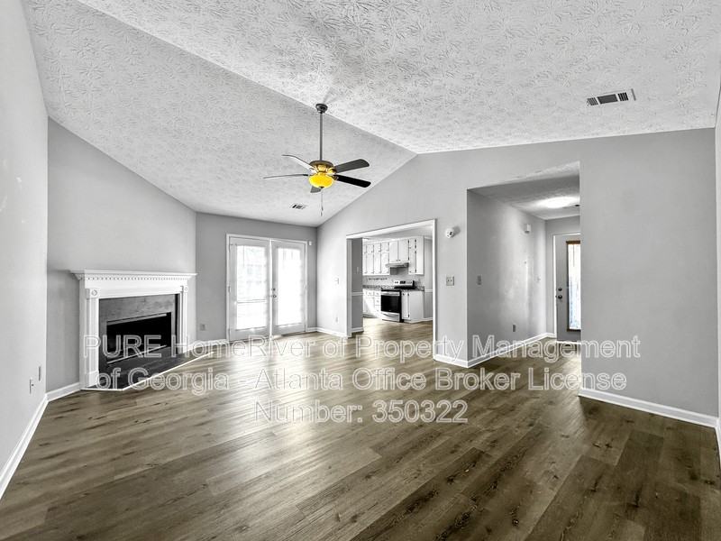 140 Landing Dr - Photo 2 of 17