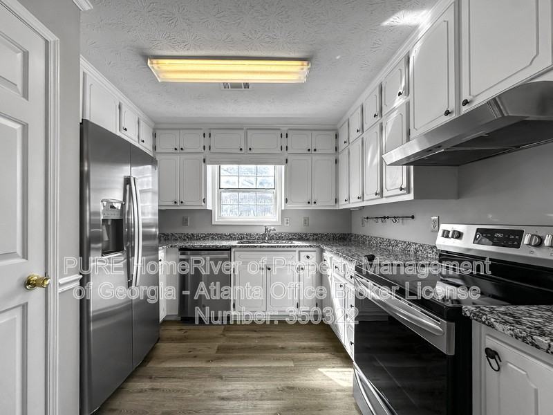 140 Landing Dr - Photo 4 of 17
