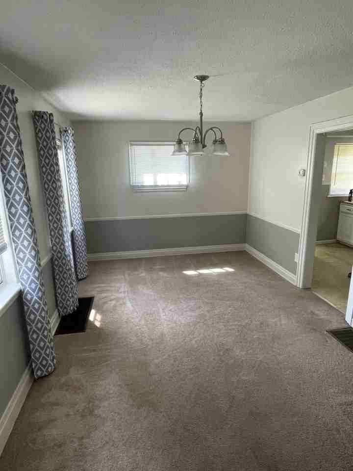 513 W Sixth St - Photo 2 of 8
