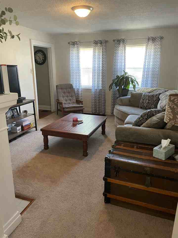 513 W Sixth St - Photo 5 of 8