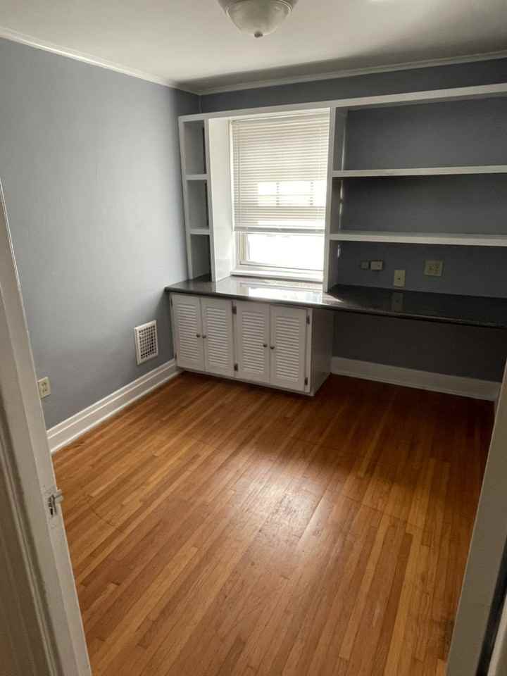 513 W Sixth St - Photo 6 of 8