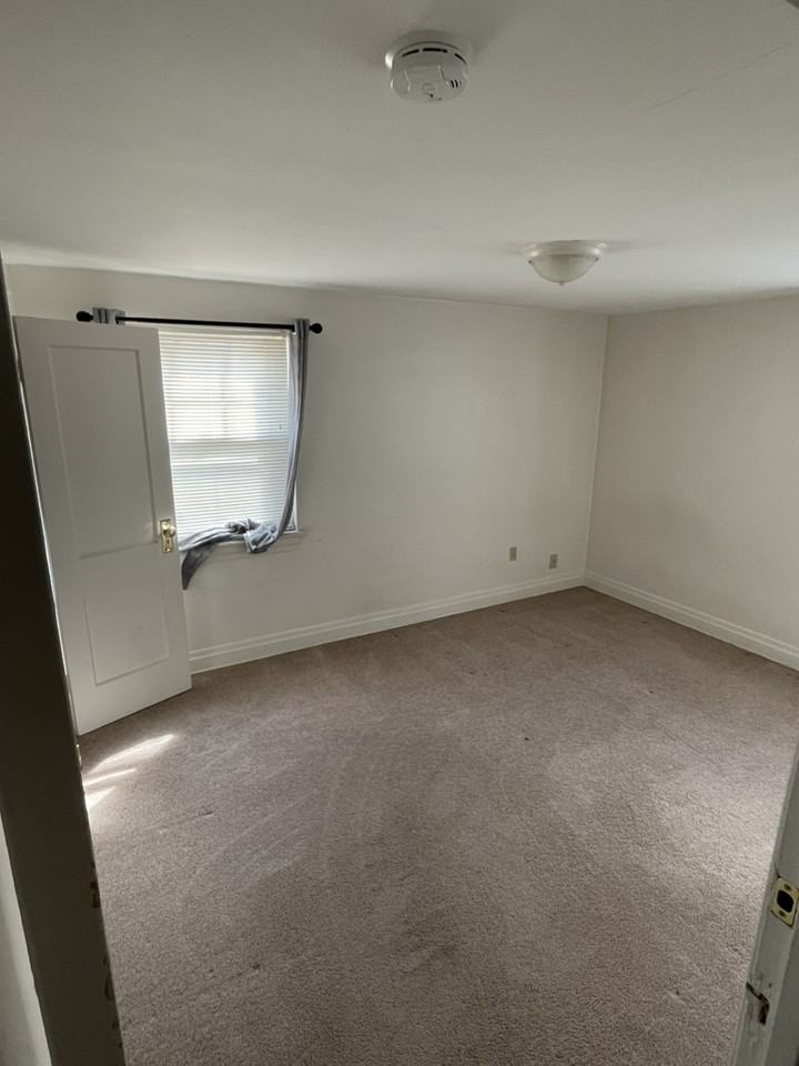 513 W Sixth St - Photo 7 of 8