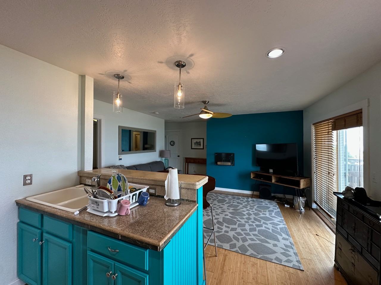 801 Northwest Coast Street - Photo 3 of 22