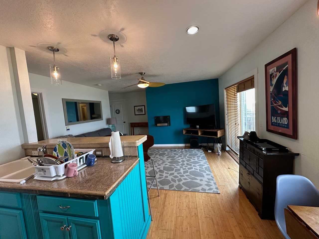 801 Northwest Coast Street - Photo 5 of 22