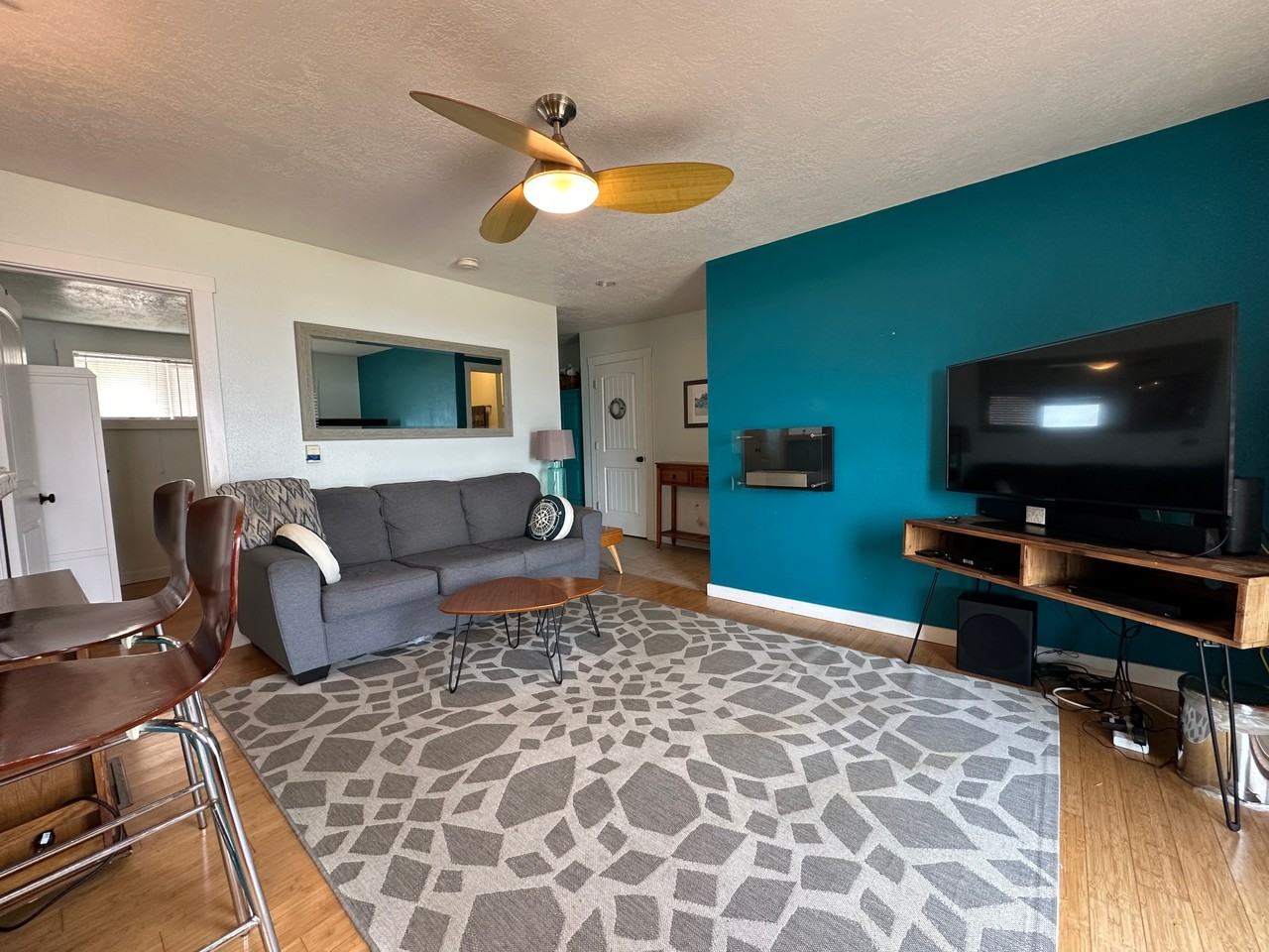 801 Northwest Coast Street - Photo 7 of 22