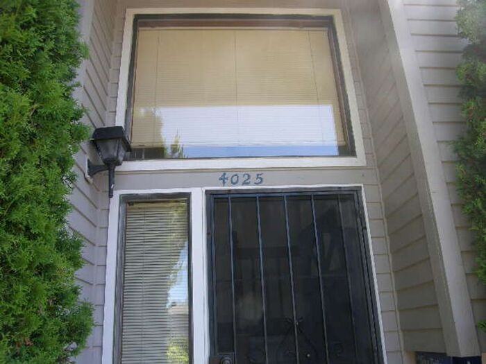 4025 N Vassault St - Photo 2 of 21