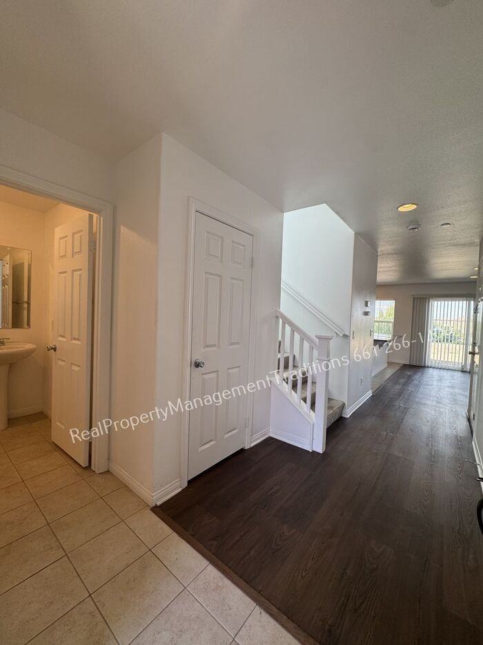 2817 Goldenrain St - Photo 2 of 18