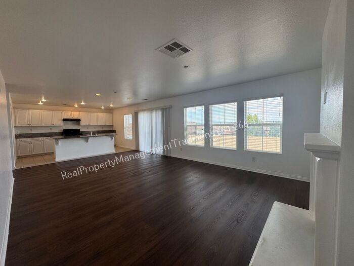 2817 Goldenrain St - Photo 3 of 18