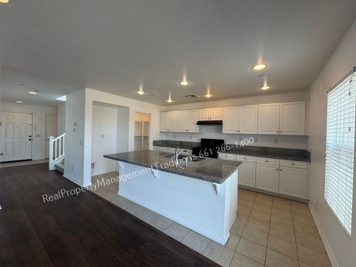2817 Goldenrain St - Photo 4 of 18