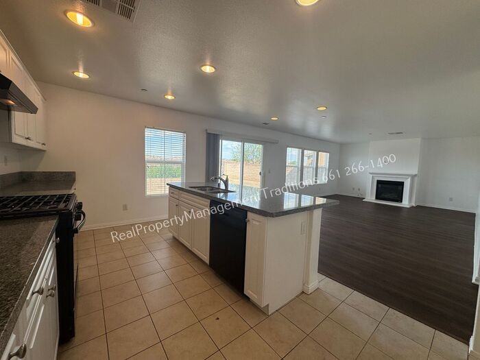 2817 Goldenrain St - Photo 5 of 18