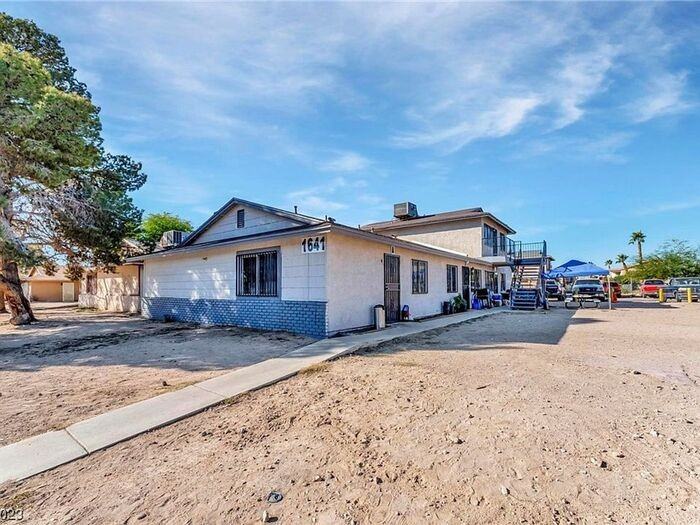 1641 N Lamont St #C - Photo 3 of 30