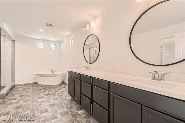 7037 Sunland Hills Ave - Photo 7 of 16
