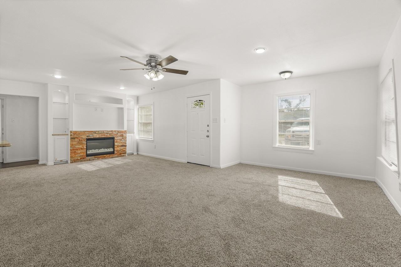 729 E 41st St #1 - Photo 4 of 23