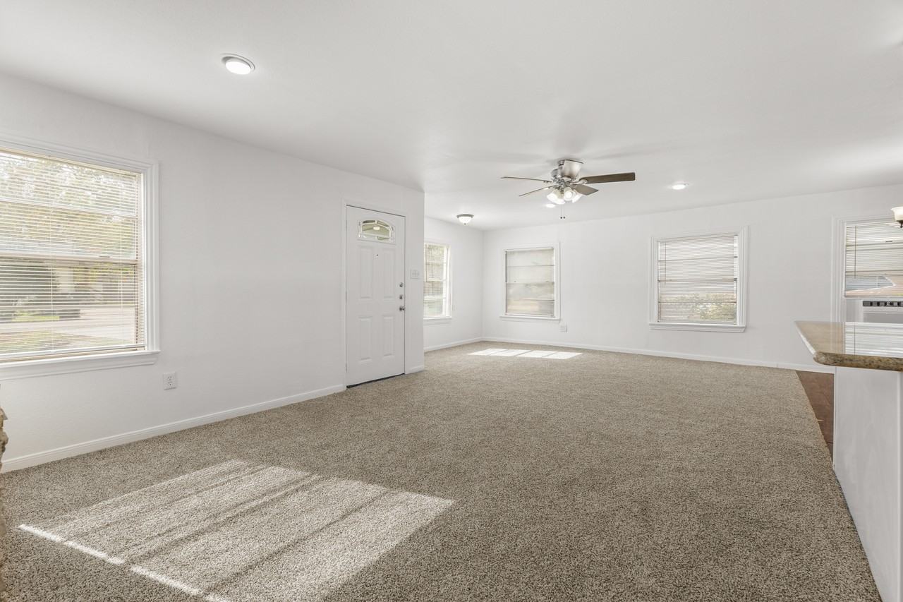 729 E 41st St #1 - Photo 5 of 23