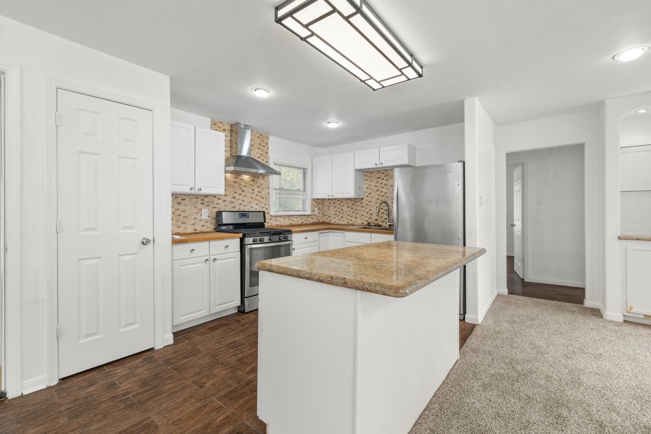 729 E 41st St #1 - Photo 7 of 23
