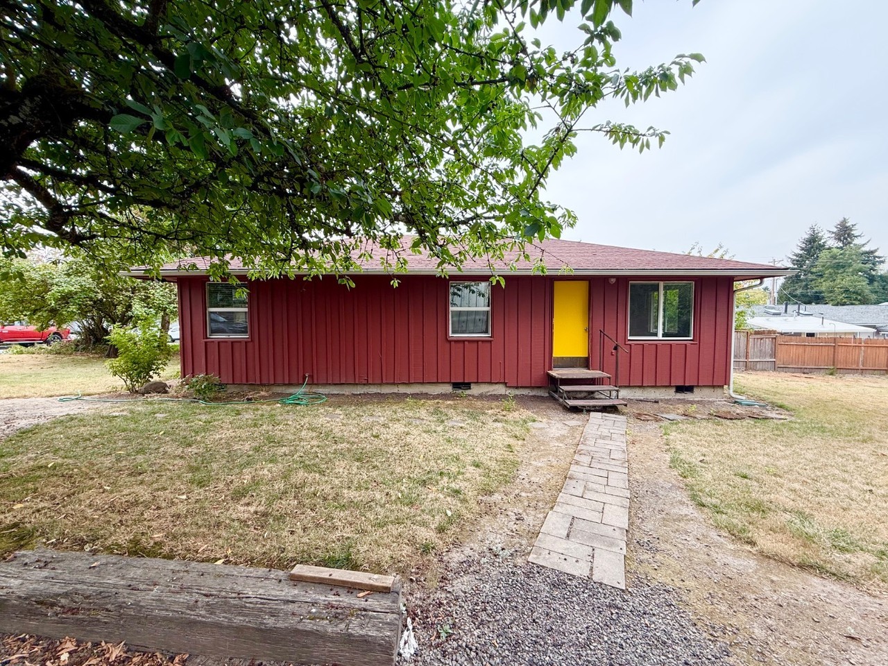 31545 Nw Hillcrest St - Photo 2 of 20