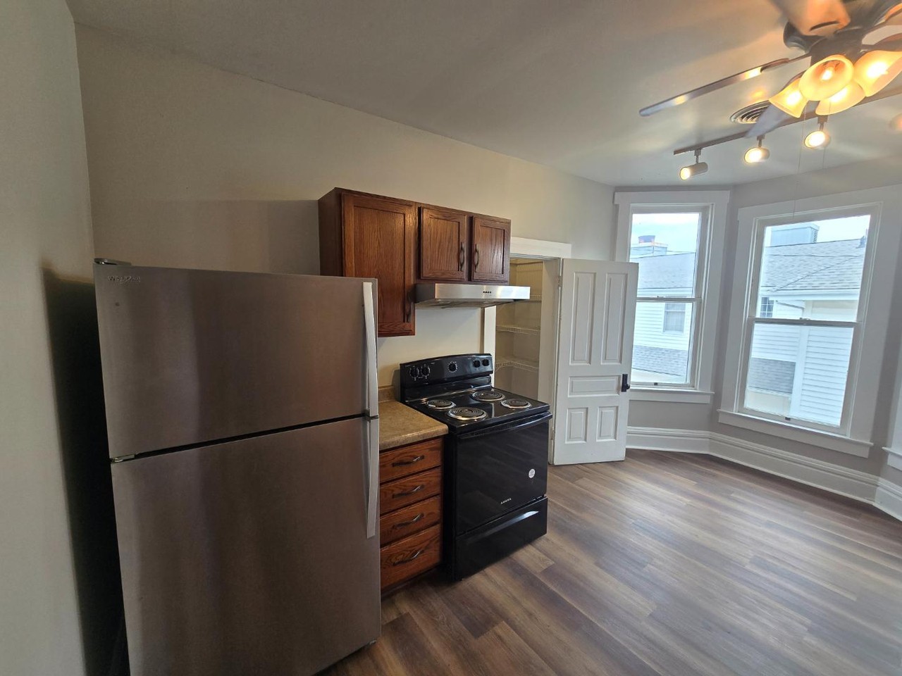220 West Hardin Street - Photo 2 of 19