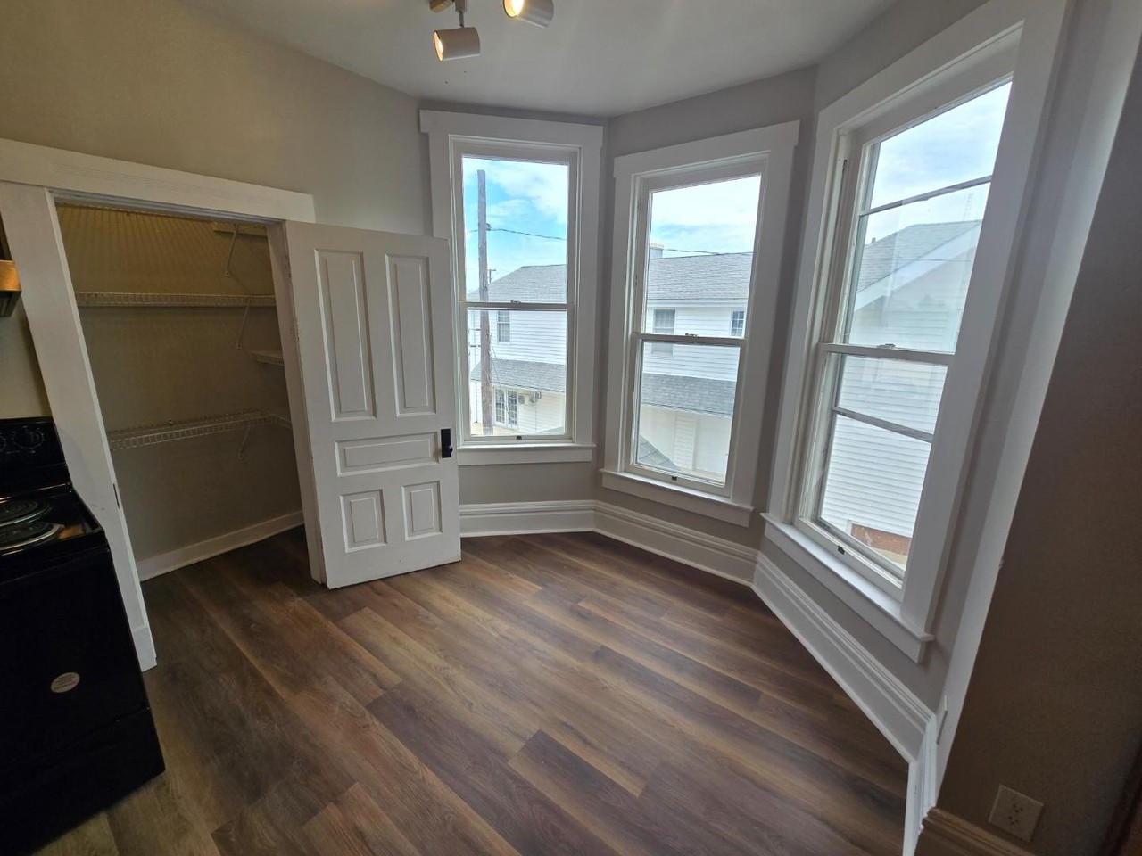 220 West Hardin Street - Photo 3 of 19