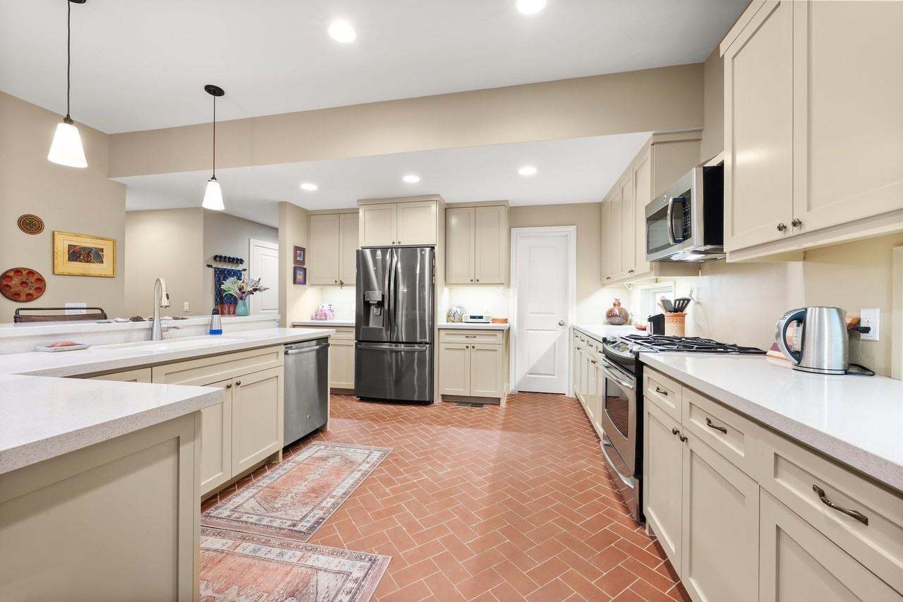 3822 Ridgelea Dr #A - Photo 7 of 29