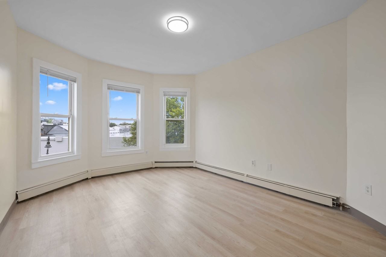 507 Geneva Ave #3 - Photo 2 of 23