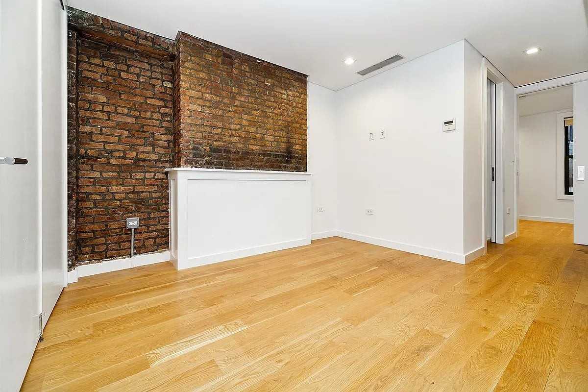 102 Forsyth St #11 - Photo 2 of 4